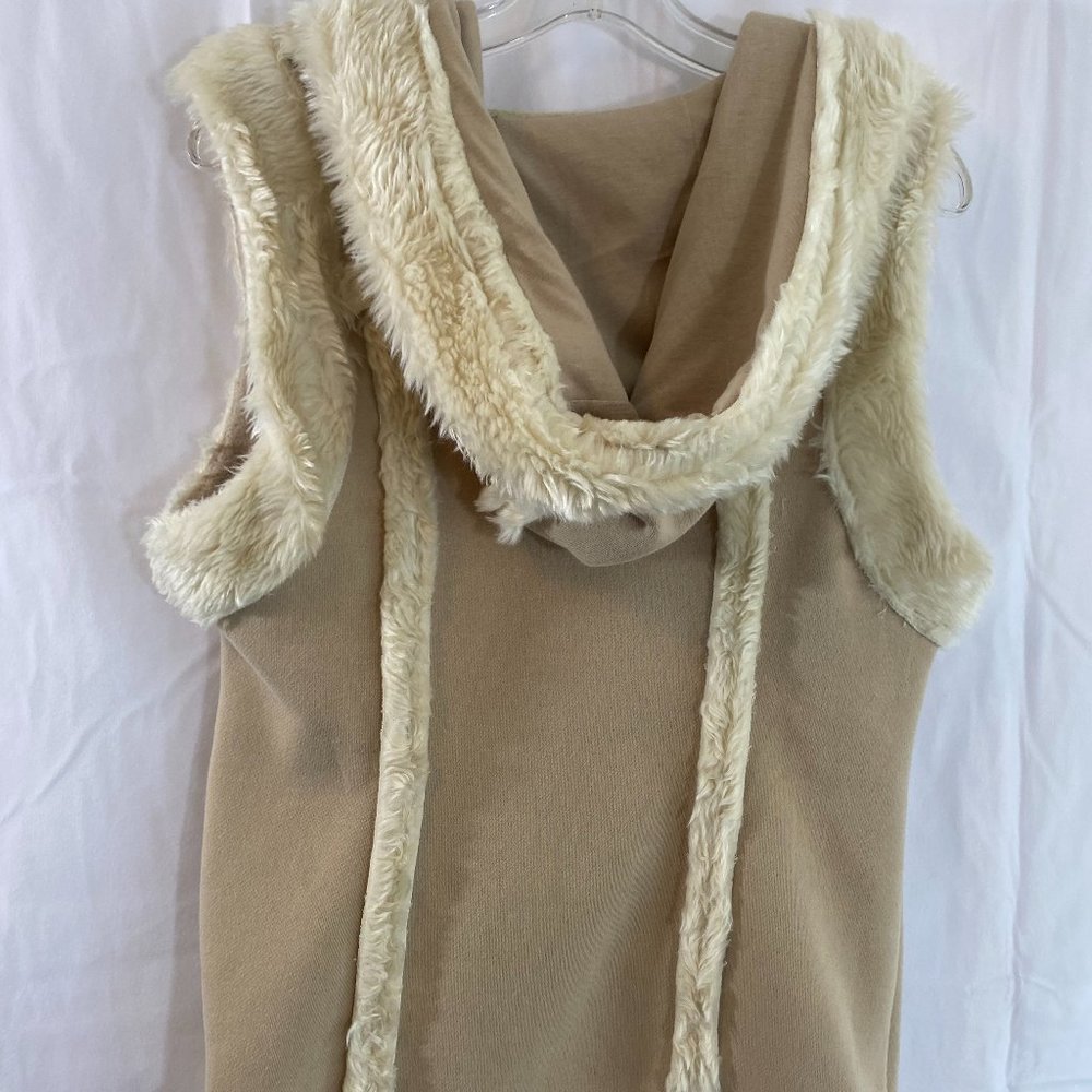 Sebby Faux Fur Cozy Cream Hooded Sleeveless Vest NWOT Women's Size Medium - Picture 7 of 12